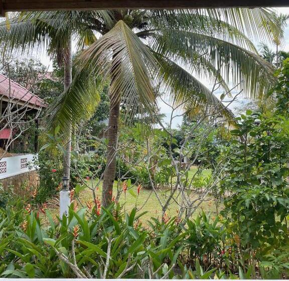 غرفة قياسية رباعية مطلة على الحديقة, Kep Lodge