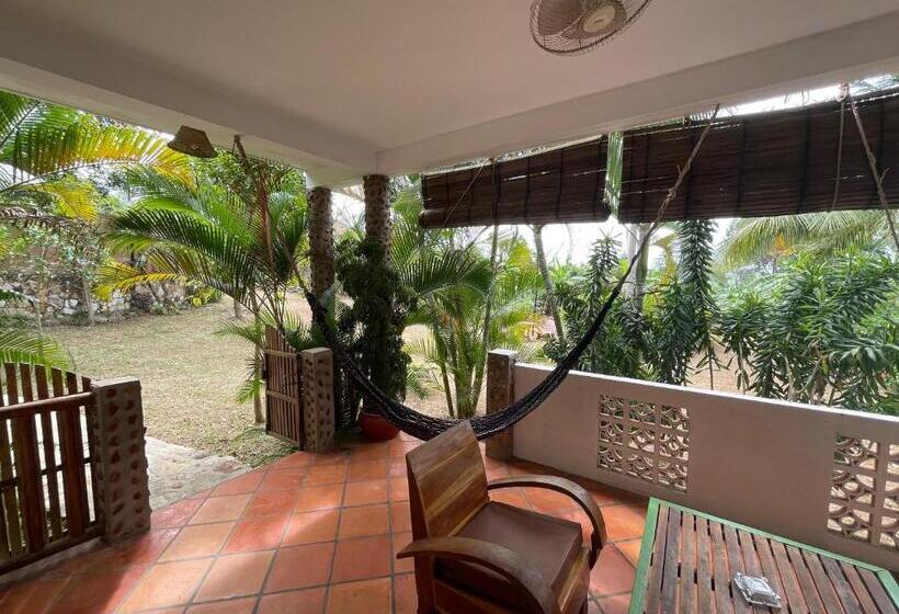 غرفة قياسية رباعية مطلة على الحديقة, Kep Lodge