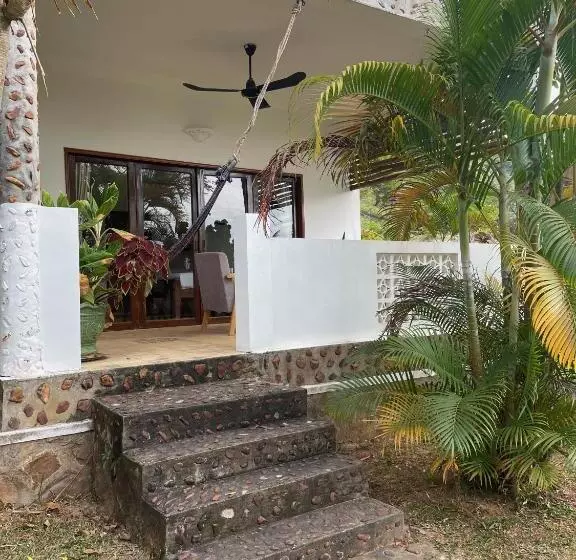 اتاق لوکس, Kep Lodge