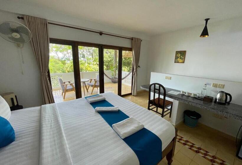 غرفة قياسية مزوَّدة بشُرفة, Kep Lodge