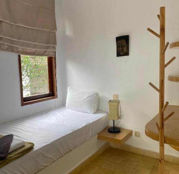 غرفة قياسية مزوَّدة بشُرفة, Kep Lodge
