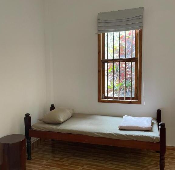 غرفة عائلية, Kep Lodge