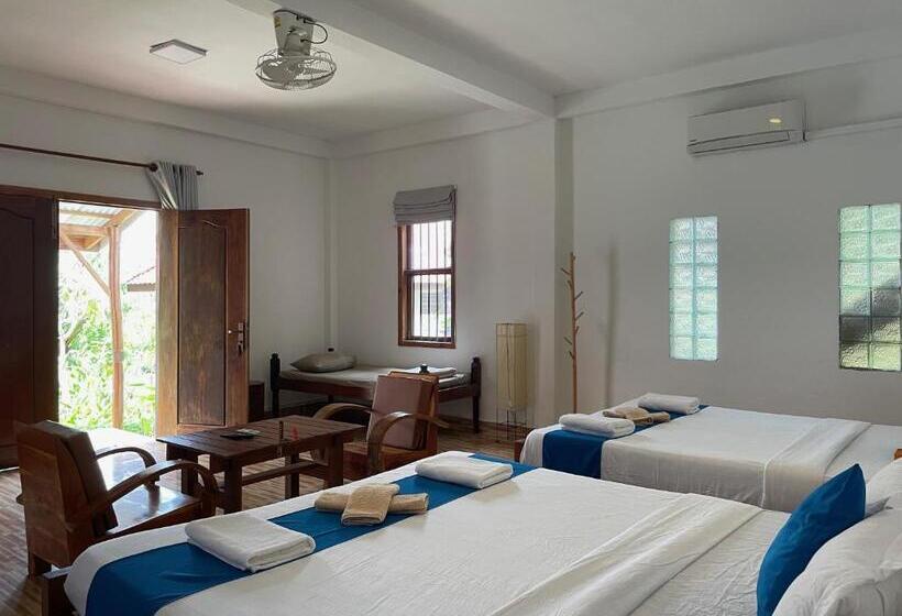 غرفة عائلية, Kep Lodge