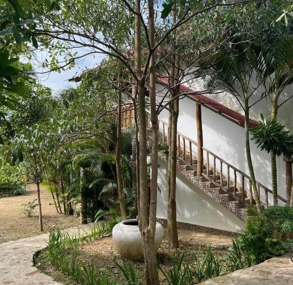 غرفة قياسية رباعية مطلة على البحر, Kep Lodge