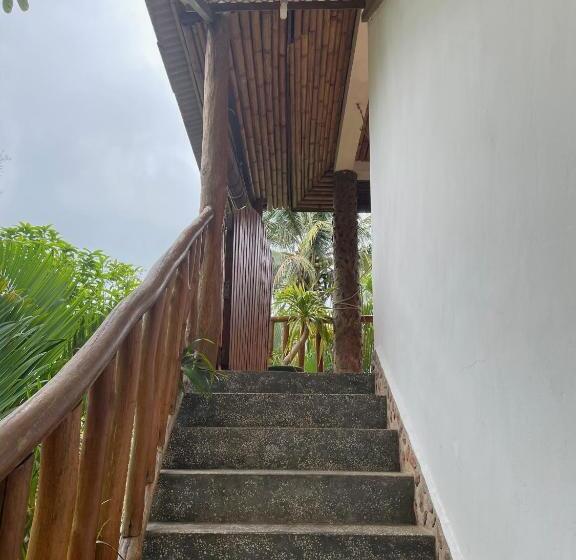 غرفة قياسية رباعية مطلة على البحر, Kep Lodge