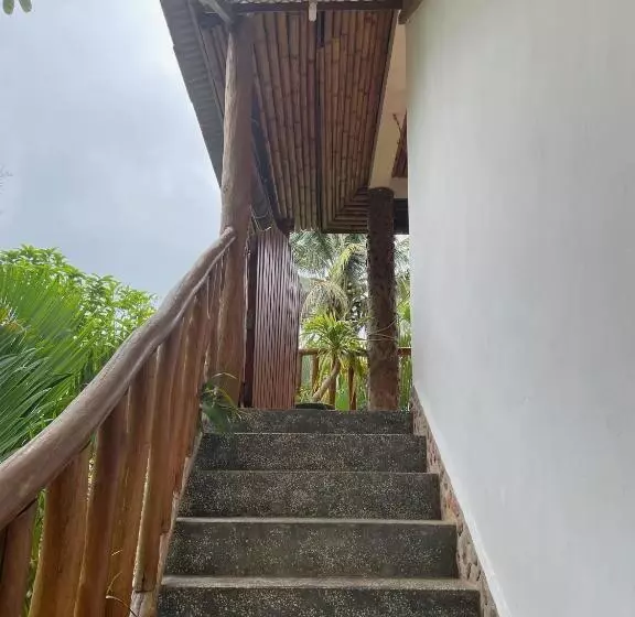 اتاق استاندارد چهار تخته با چشم‌انداز دریا, Kep Lodge