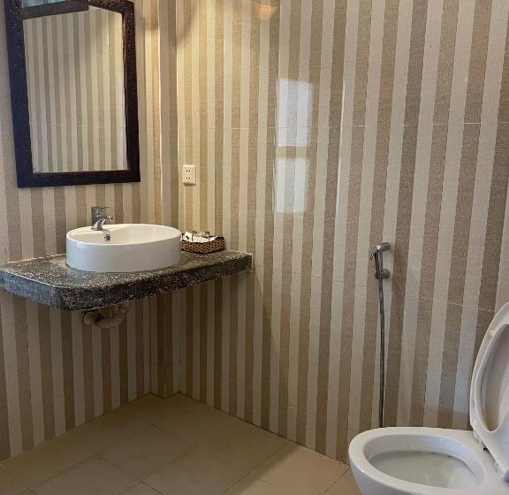 غرفة قياسية رباعية مطلة على الحديقة, Kep Lodge