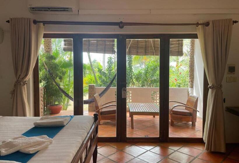 غرفة قياسية رباعية مطلة على الحديقة, Kep Lodge