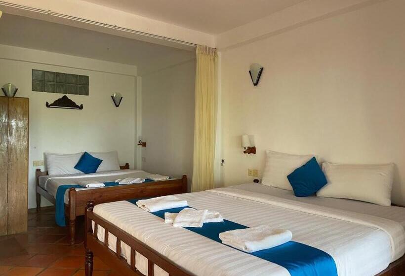 غرفة قياسية رباعية مطلة على الحديقة, Kep Lodge