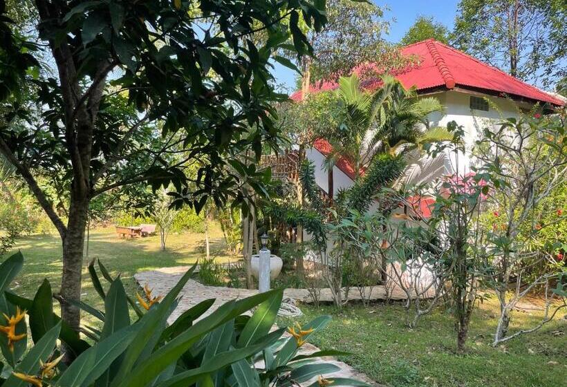 غرفة قياسية رباعية مطلة على الحديقة, Kep Lodge