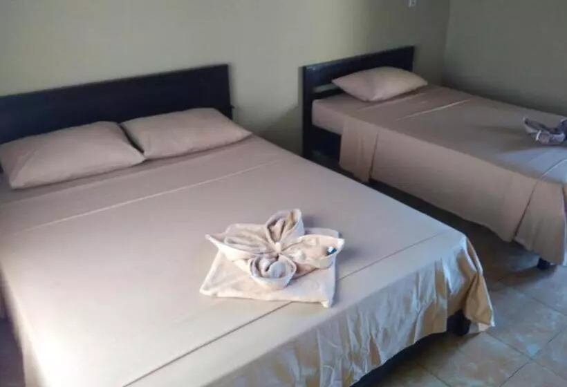 اتاق لوکس سه تخته, Syifa Homestay
