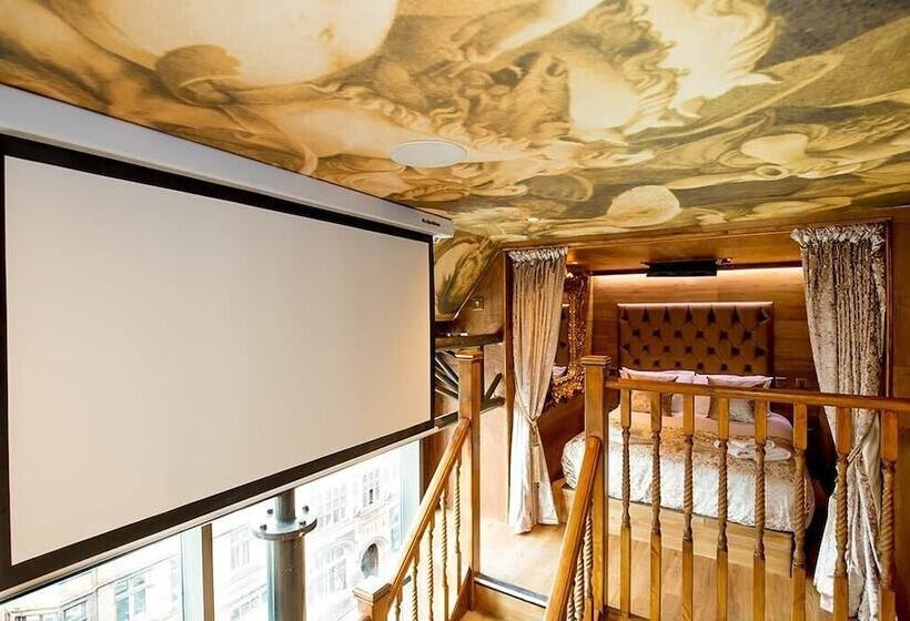 스탠다드 룸, The Shankly