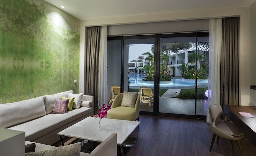 풀장 전망 스위트, Trendy Lara