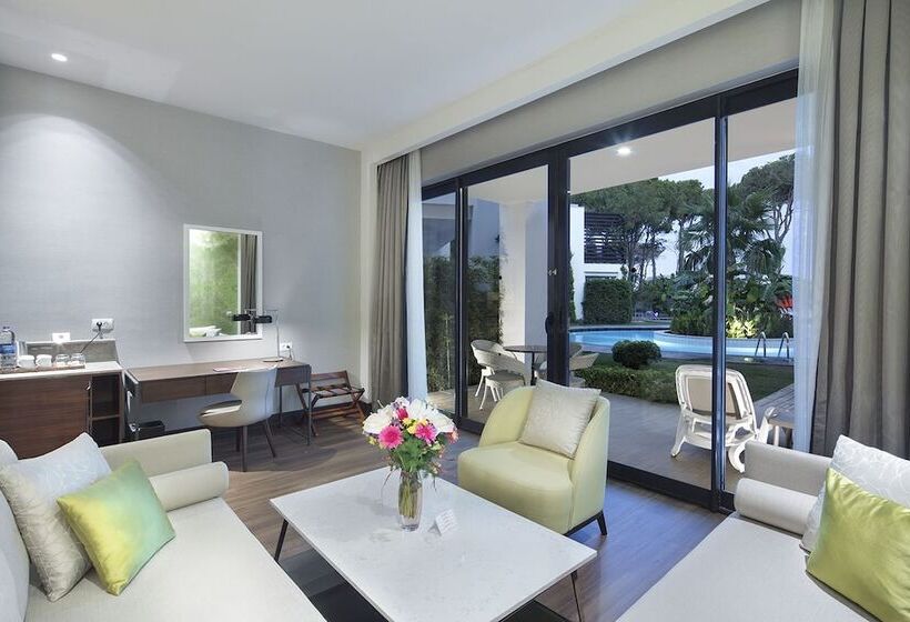 풀장 전망 스위트, Trendy Lara