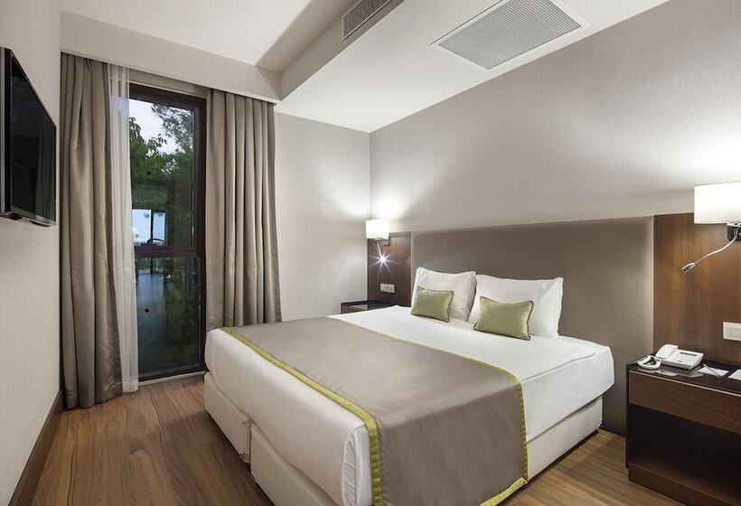 패밀리 스위트, Trendy Lara