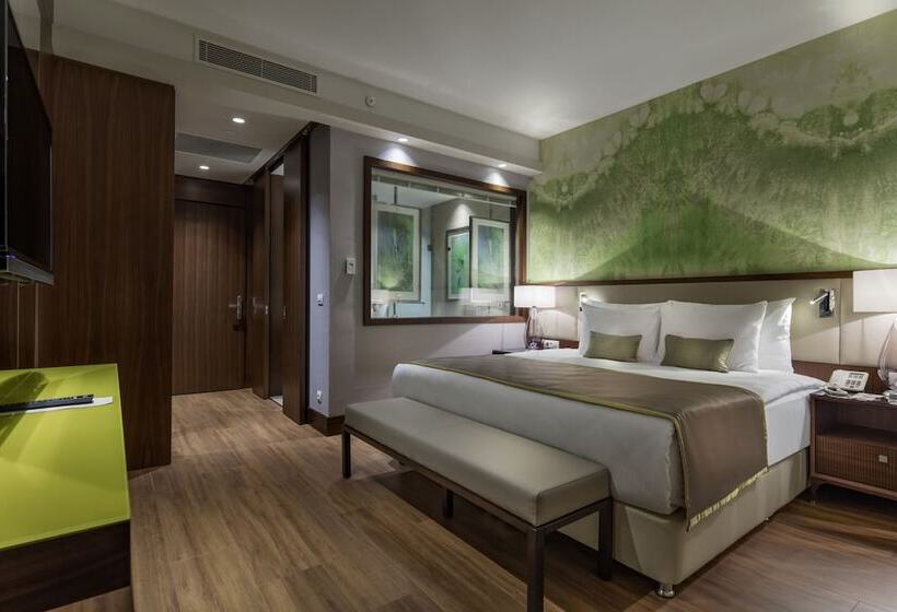 패밀리 스위트, Trendy Lara