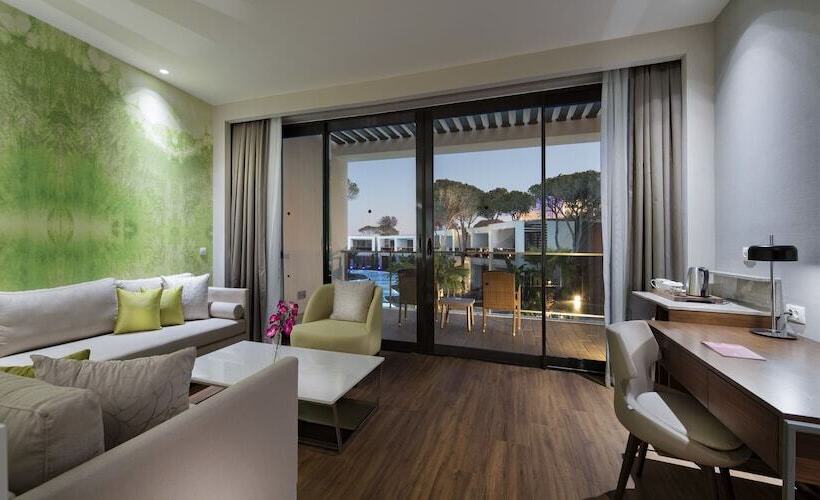 패밀리 스위트, Trendy Lara