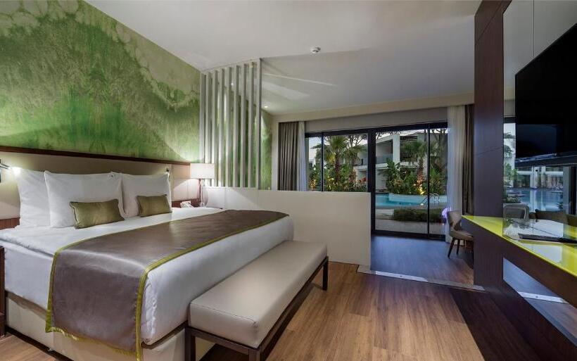 풀장 전망 스위트, Trendy Lara