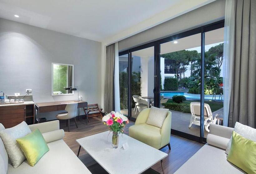 풀장 전망 스위트, Trendy Lara