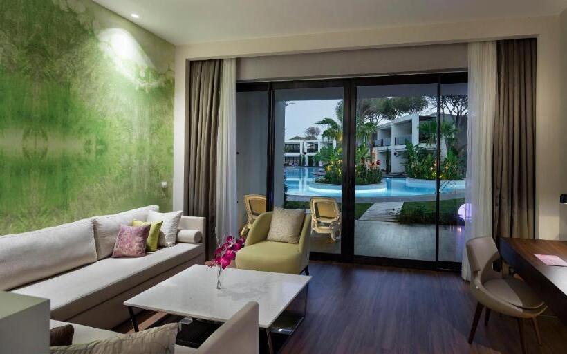 풀장 전망 스위트, Trendy Lara