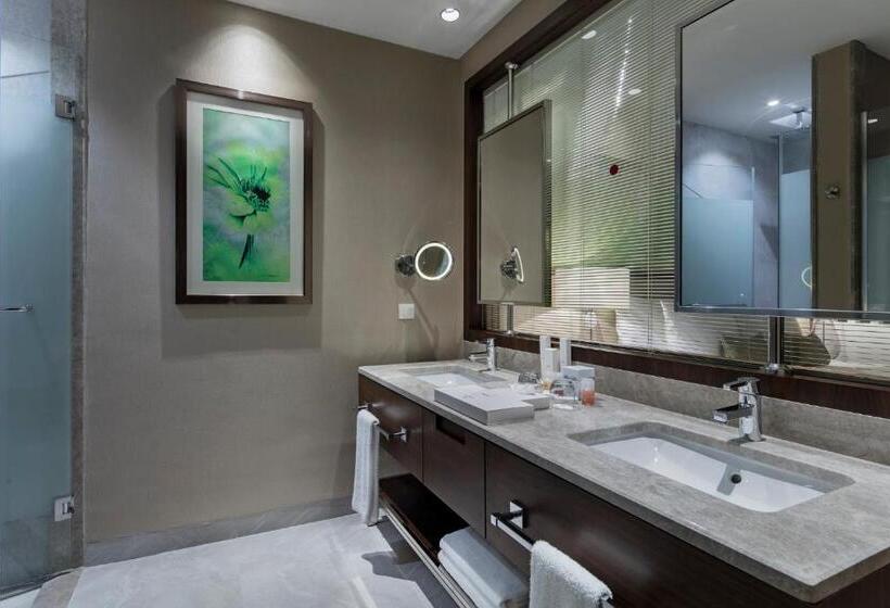 패밀리 스위트, Trendy Lara