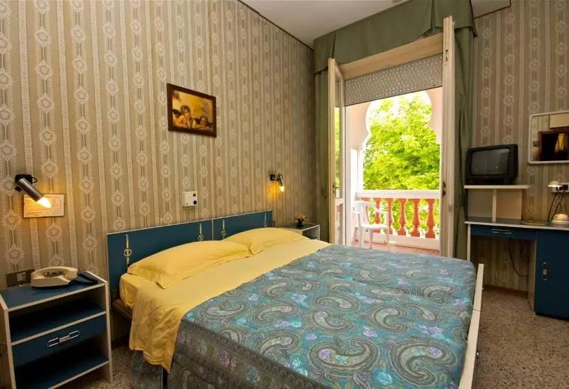 Economy Triple Room, Victory