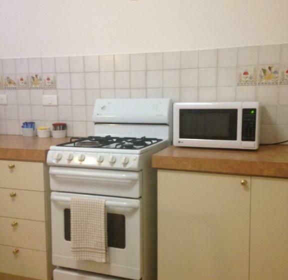 Семейный Номер, The Nosh & Nod Avon Terrace