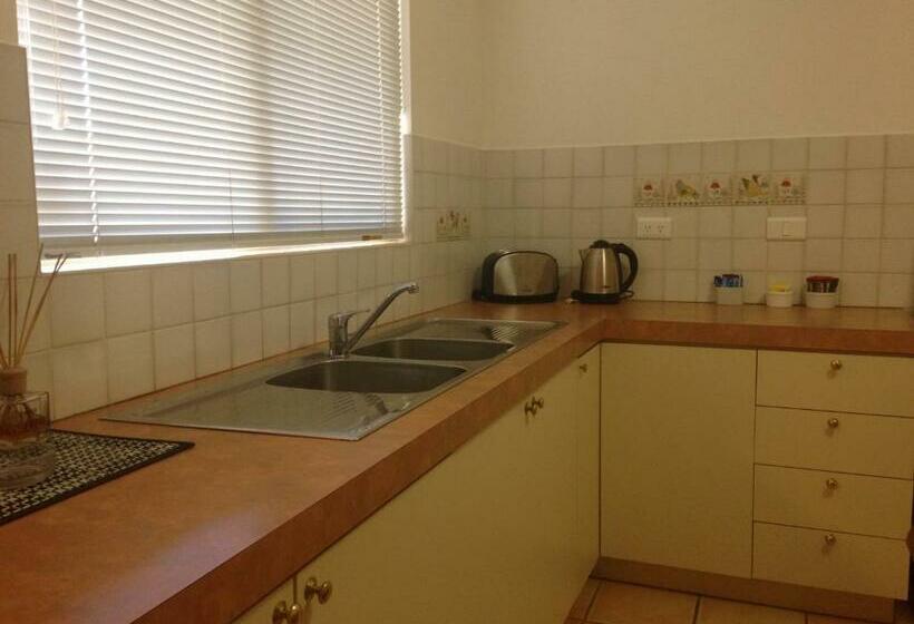 Семейный Номер, The Nosh & Nod Avon Terrace