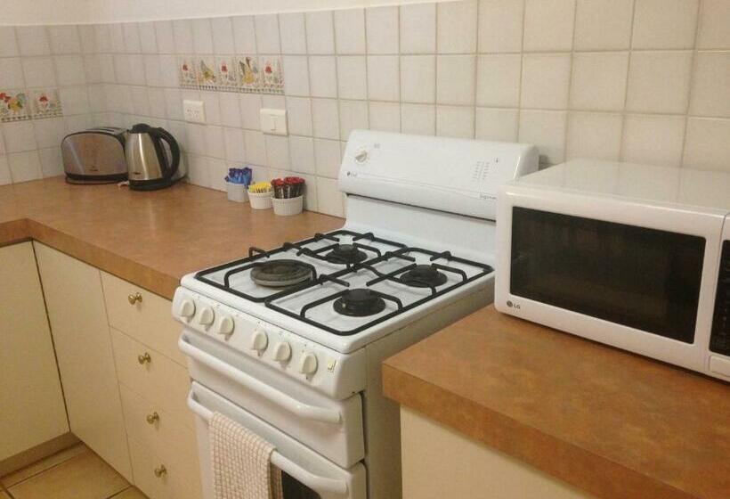 Семейный Номер, The Nosh & Nod Avon Terrace