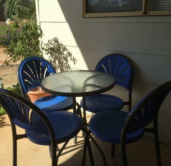 Семейный Номер, The Nosh & Nod Avon Terrace