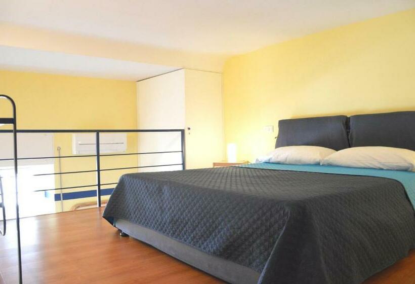 スタンダードスタジオ, Sorrento Guest House