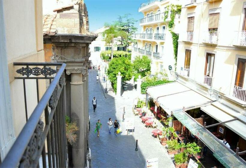 Студио Стандарт с Балконом, Sorrento Guest House