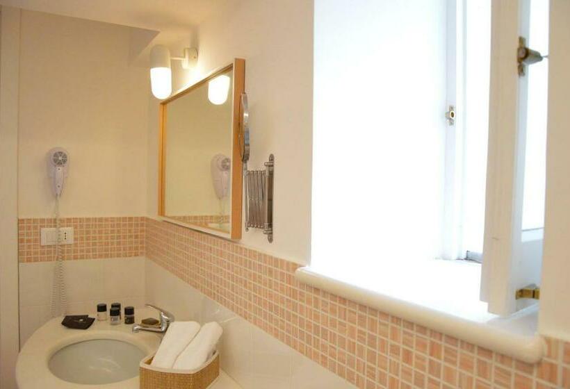 スタンダードスタジオ, Sorrento Guest House