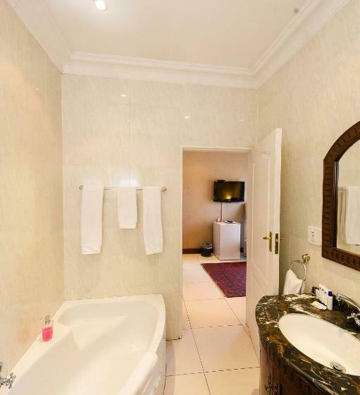 سوییت سوپریور, Green Valley Lodge