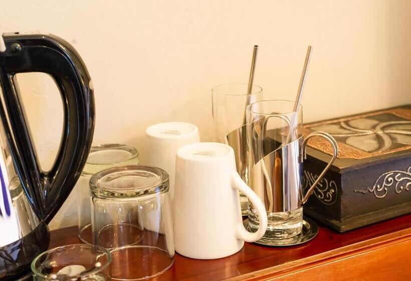 سوییت سوپریور, Green Valley Lodge