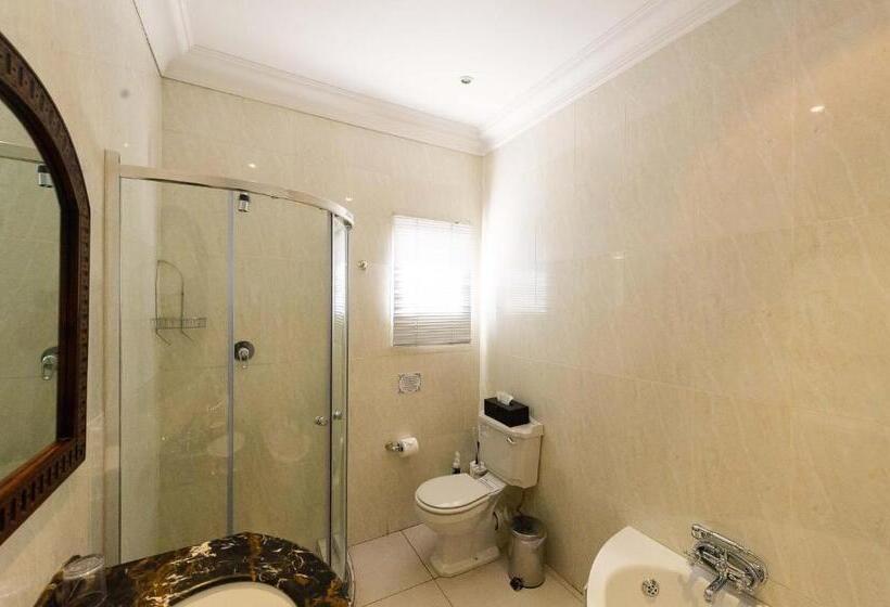 سوییت سوپریور, Green Valley Lodge