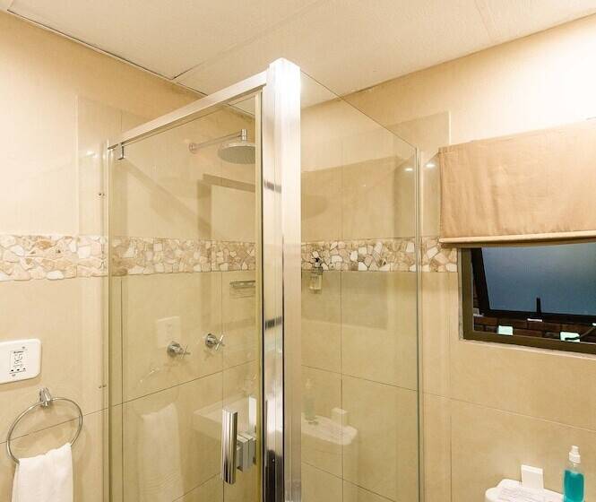 اتاق لوکس, Green Valley Lodge