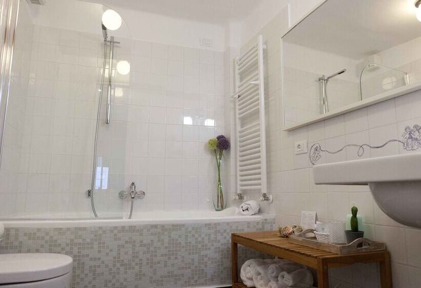 Superior Szoba, Il Borgo Di Genova