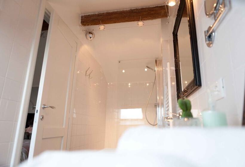 Superior Szoba, Il Borgo Di Genova