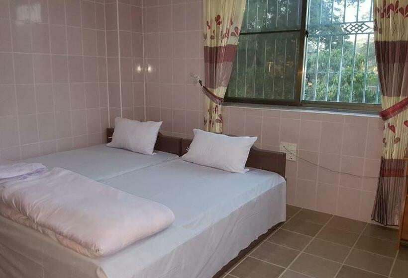 اتاق سوپریور, Red Dragon Hotel Hsipaw