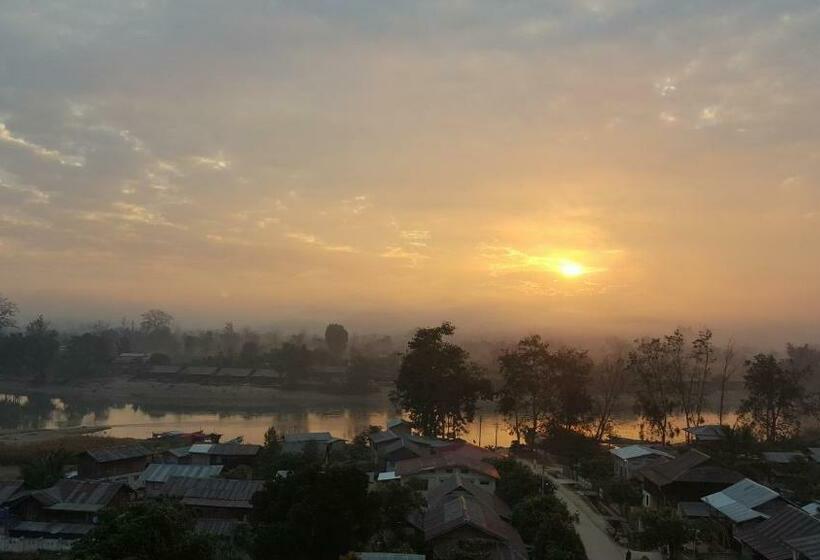 اتاق استاندارد, Red Dragon Hotel Hsipaw