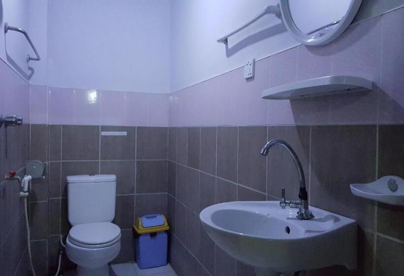 اتاق اکونومی با حمام مشترک, Red Dragon Hotel Hsipaw