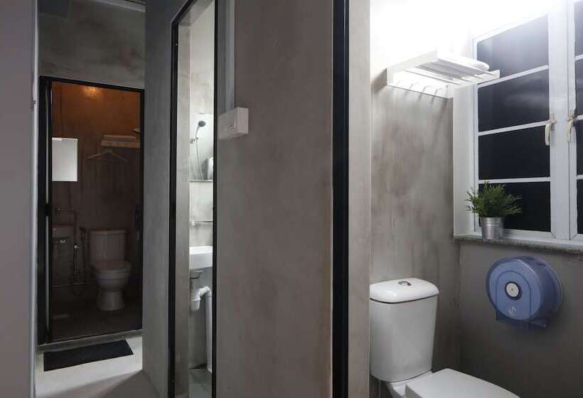 تختخواب در اتاق مشترک, Beat. Capsule Hostel @ Boat Quay