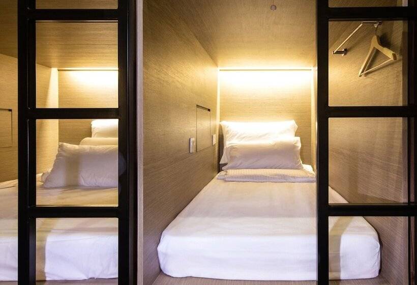 تختخواب در اتاق مشترک, Beat. Capsule Hostel @ Boat Quay