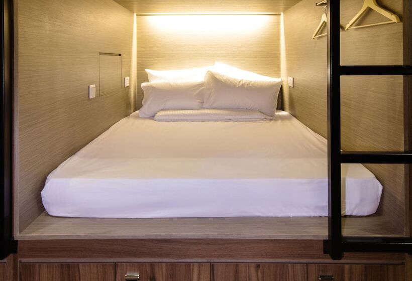تختخواب در اتاق مشترک, Beat. Capsule Hostel @ Boat Quay