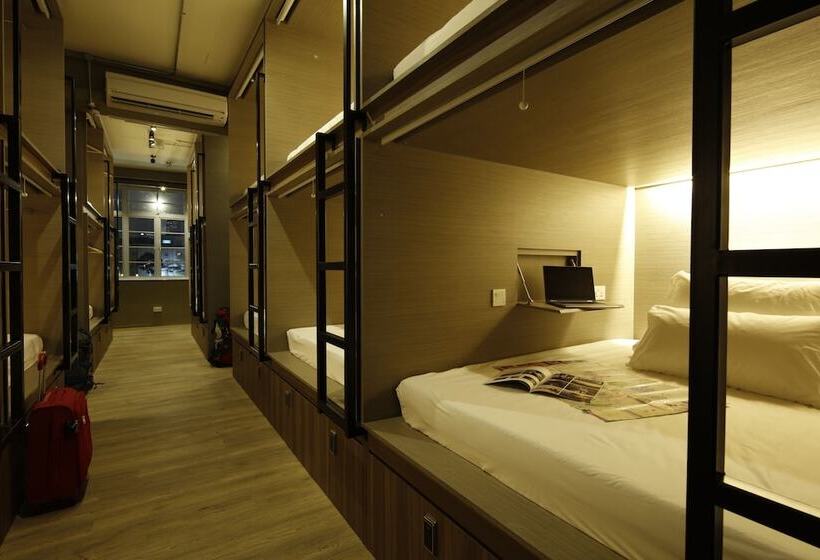 تختخواب در اتاق مشترک, Beat. Capsule Hostel @ Boat Quay