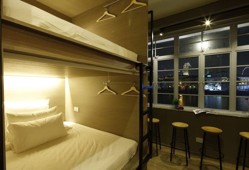 تختخواب در اتاق مشترک, Beat. Capsule Hostel @ Boat Quay