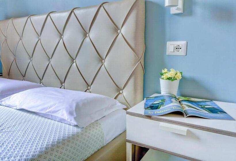 اتاق استاندارد, Happy Seasons