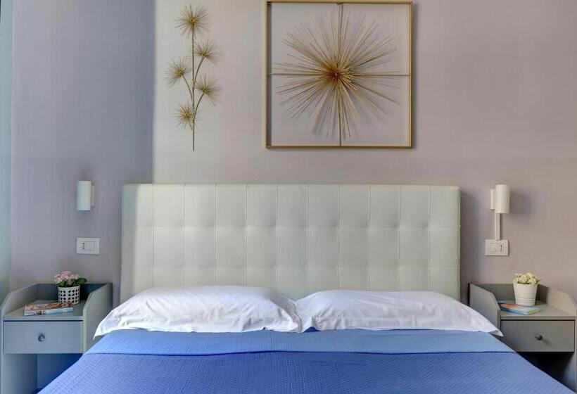 اتاق استاندارد با سرویس بهداشتی مشترک, Happy Seasons