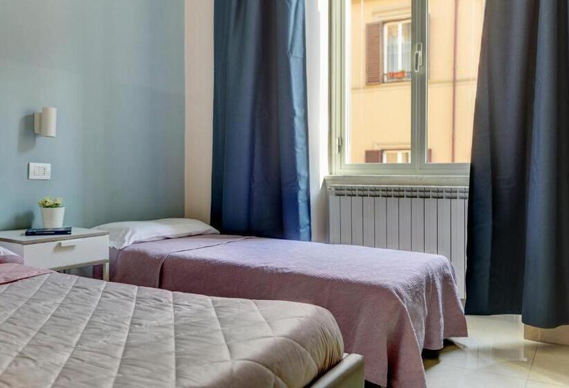 اتاق استاندارد سه تخته با سرویس بهداشتی مشترک, Happy Seasons